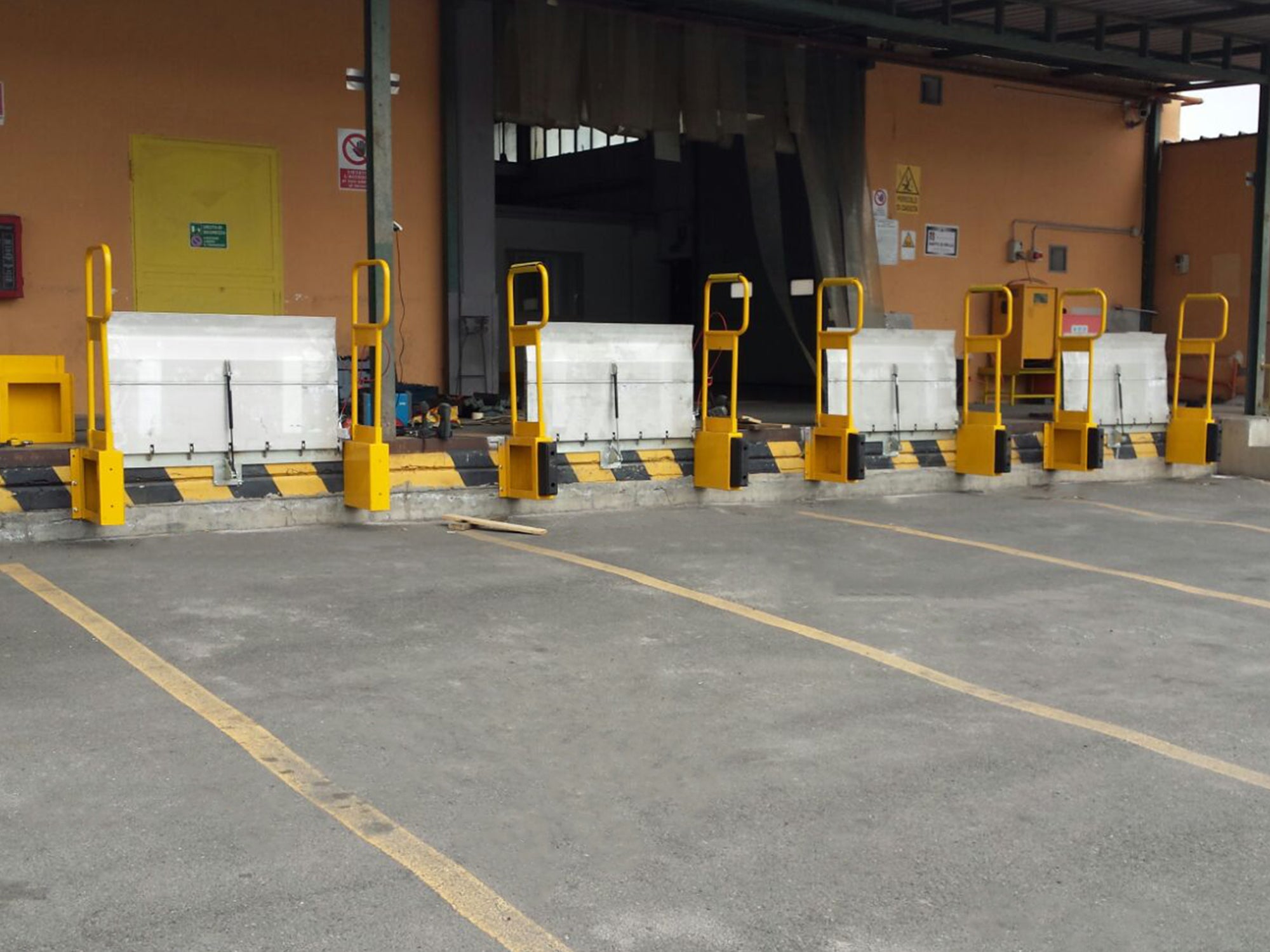 CR.GAS - FIXED MANUAL RAMP WITH GAS STRUT ASSISTANCE – TM PEDANE