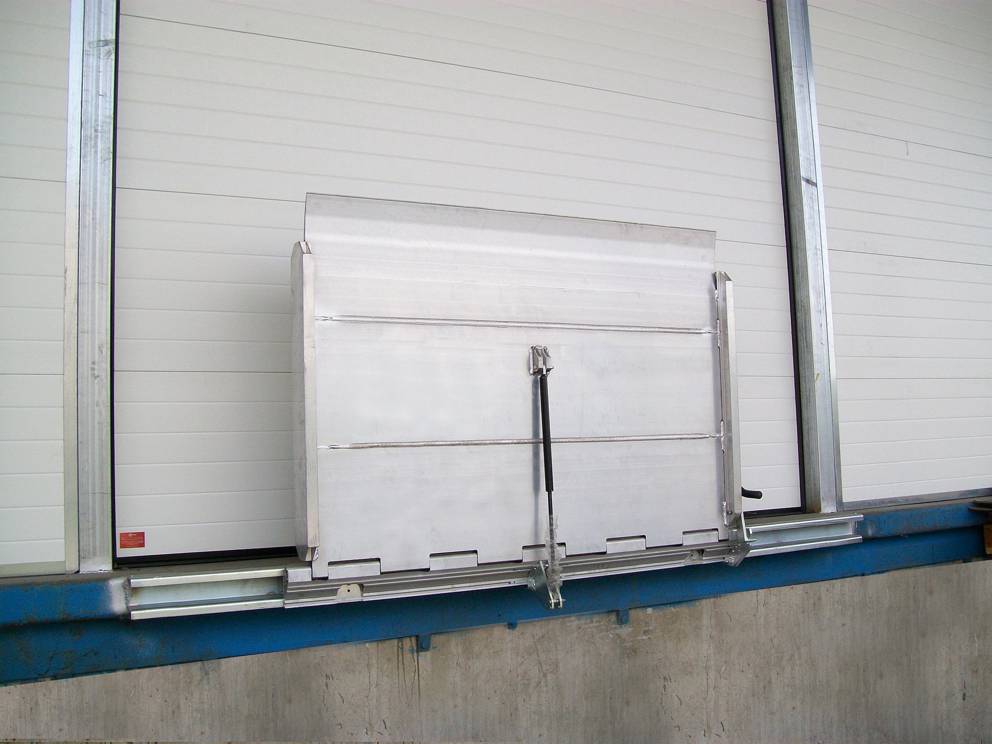 GAS - SLIDING MANUAL RAMP WITH GAS STRUT ASSISTANCE – TM PEDANE