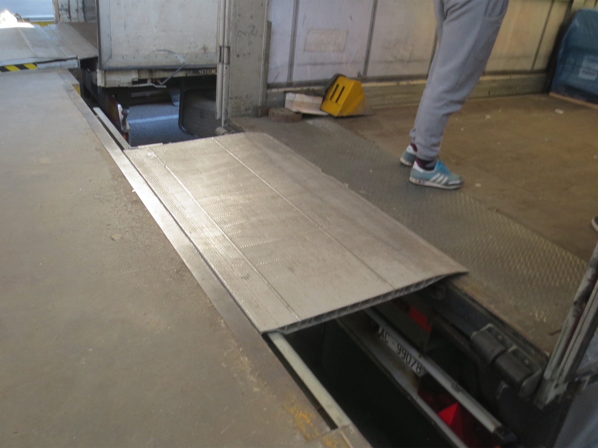 TR/TRR – SLIDING MANUAL RAMPS WITH HOOK SYSTEM – TM PEDANE